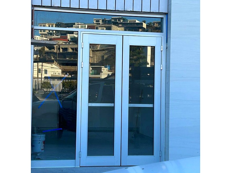 Puerta de vidrio blanca México