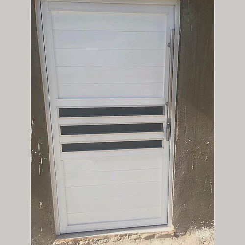 Puerta de aluminio blanco México