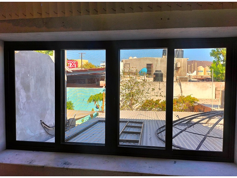 Ventanas con varios puntos de cierre linea española, México