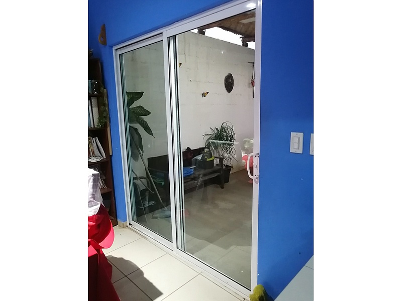 Puerta corrediza línea 3000, México