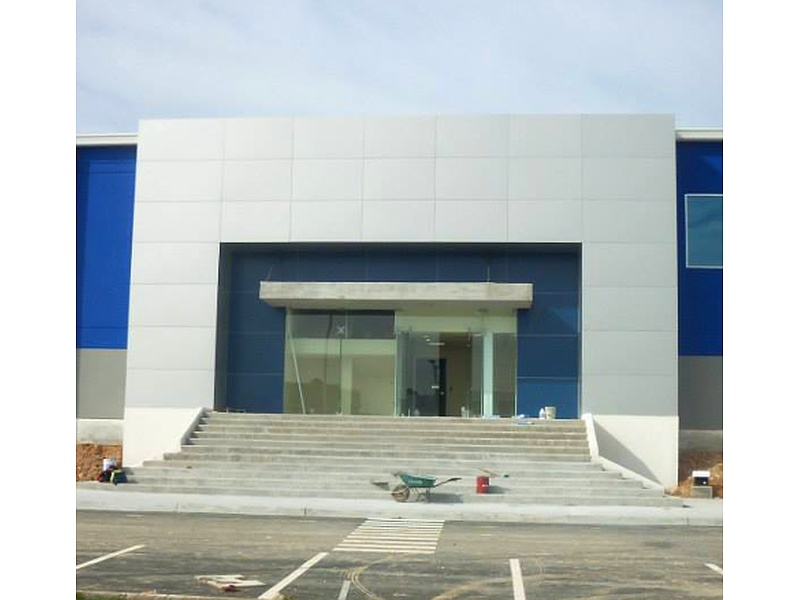 Fachada en Panel de Aluminio Natural México