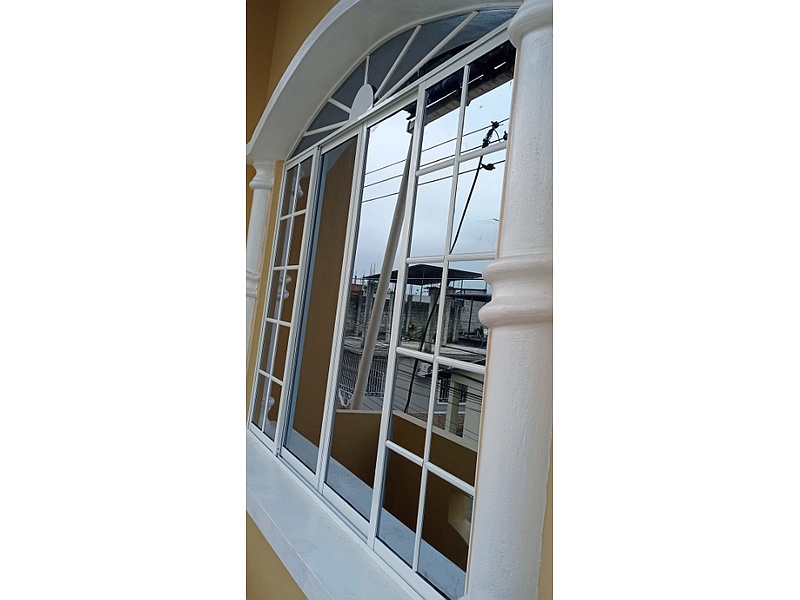 Ventana blanca de aluminio Mexico