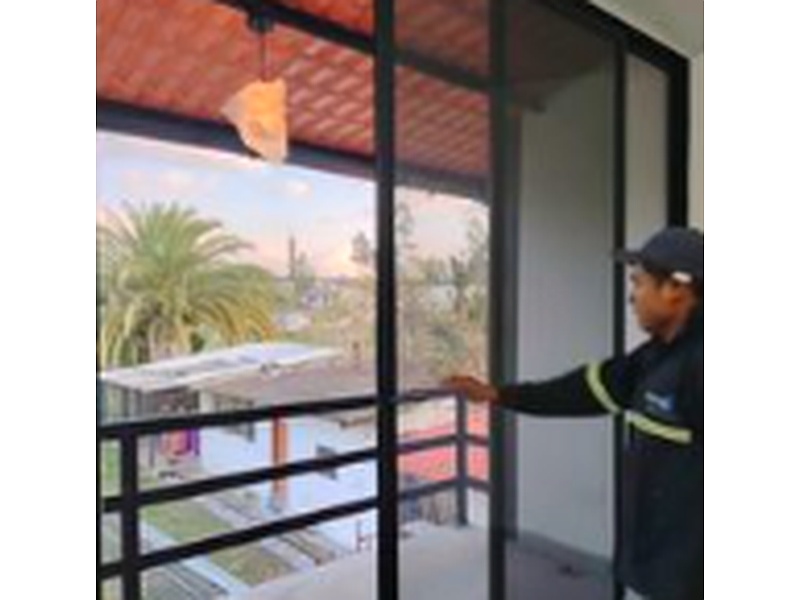 Pasamanos de acero en balcón México ALUMINIO Y VIDRIO ALUVID