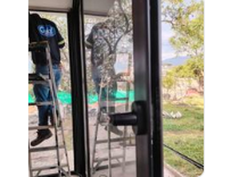 Puertas con cerradura de metal México ALUMINIO Y VIDRIO ALUVID