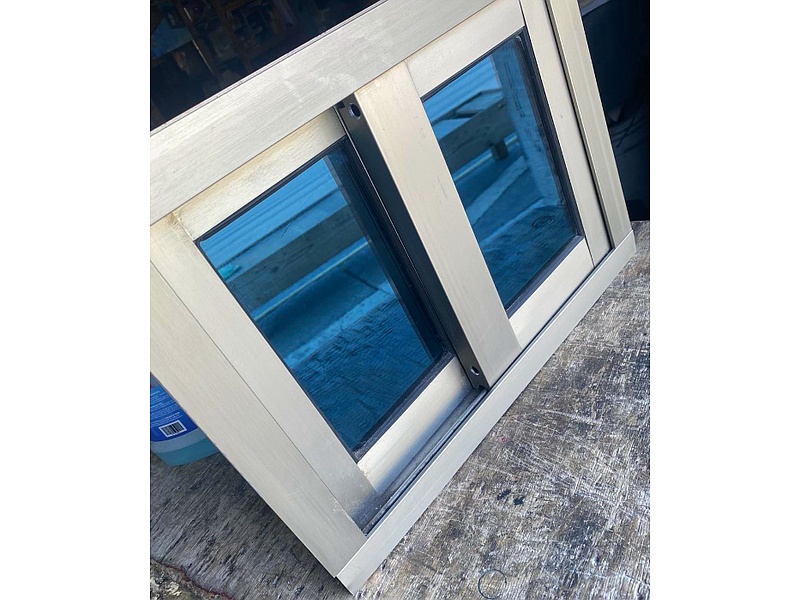 Ventana Oscilo-Batiente México