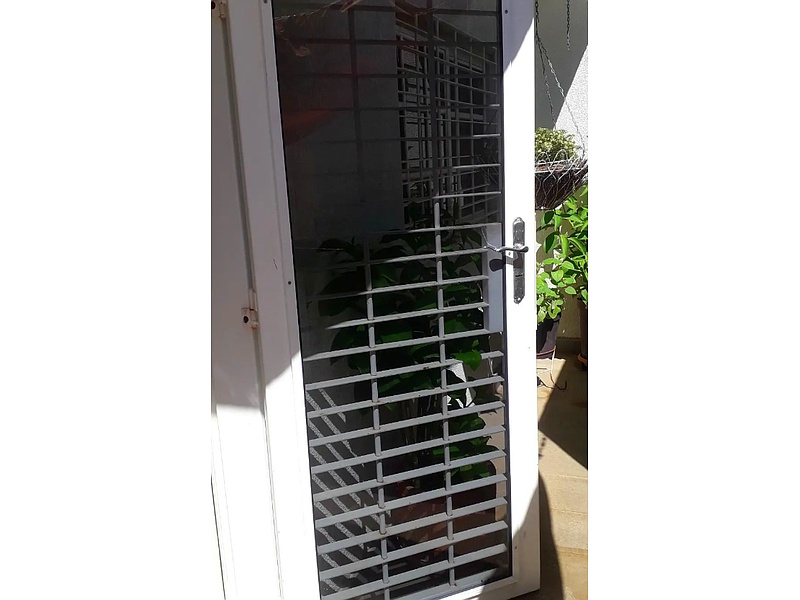 Puerta blanca de aluminio Mexico