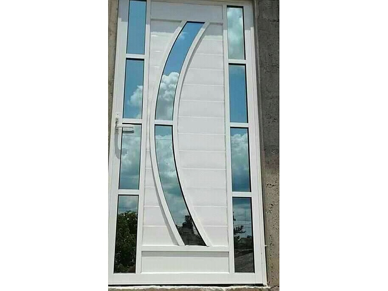 Puerta blanca de aluminio con vidrio Mexico