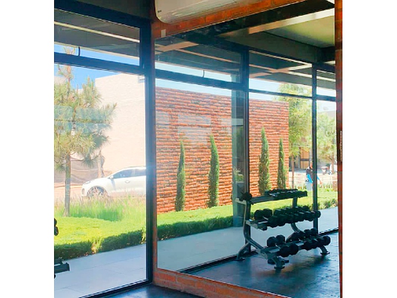 Ventanales de vidrio para salón México 