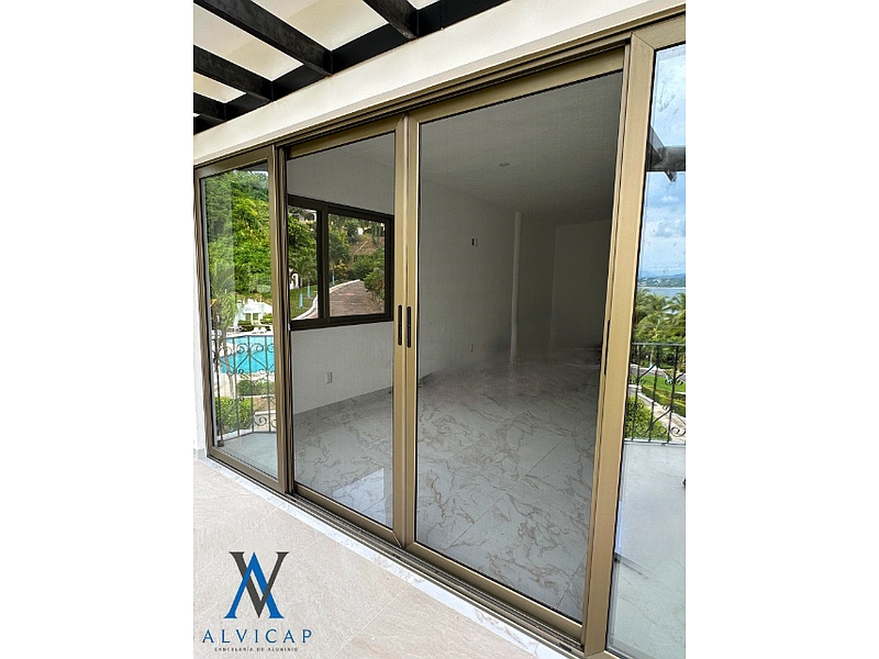 Puertas abatibles de aluminio México