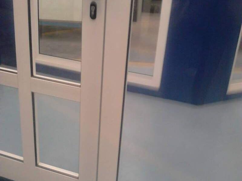 Puerta de aluminio Gustavo A. Madero