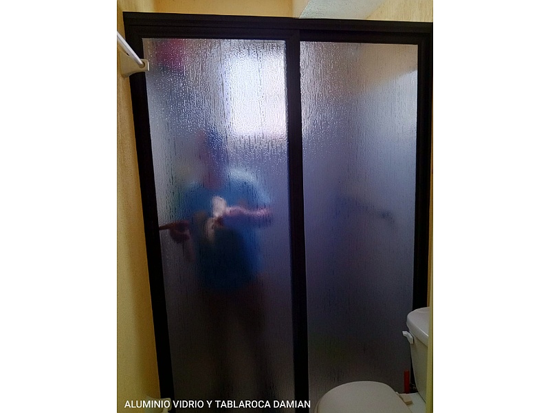 Puerta Corrediza Baño Marco Aluminio Manzanillo Aluminio,Vidrio Y Tablaroca