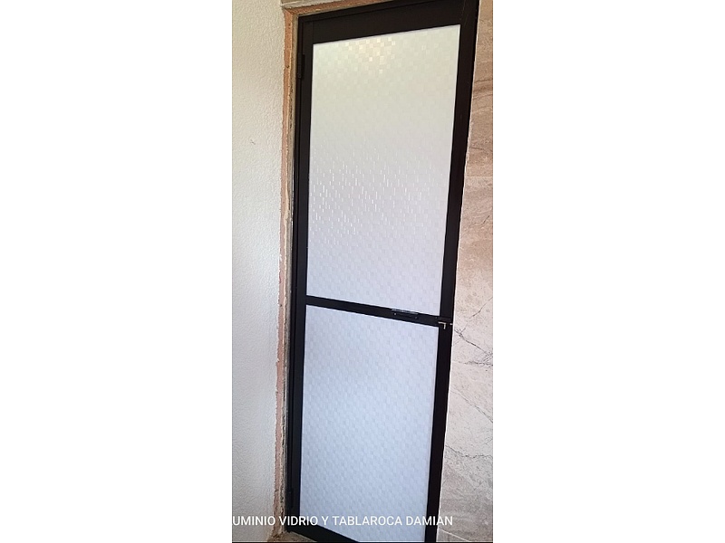 Puerta Simple 2 Paneles Vidrio Blanco Manzanillo Aluminio,Vidrio Y Tablaroca