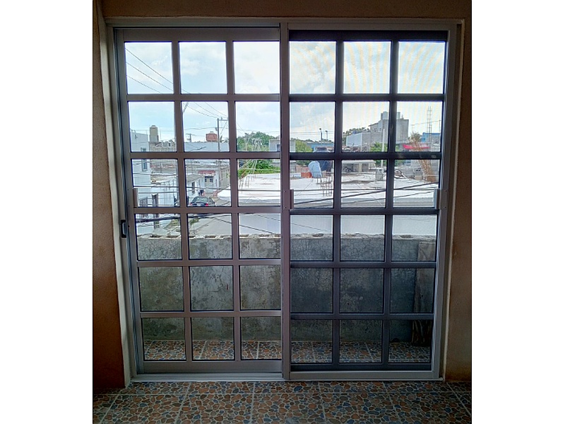 Puerta Corrediza Paneles Cuadrados Manzanillo Aluminio,Vidrio Y Tablaroca