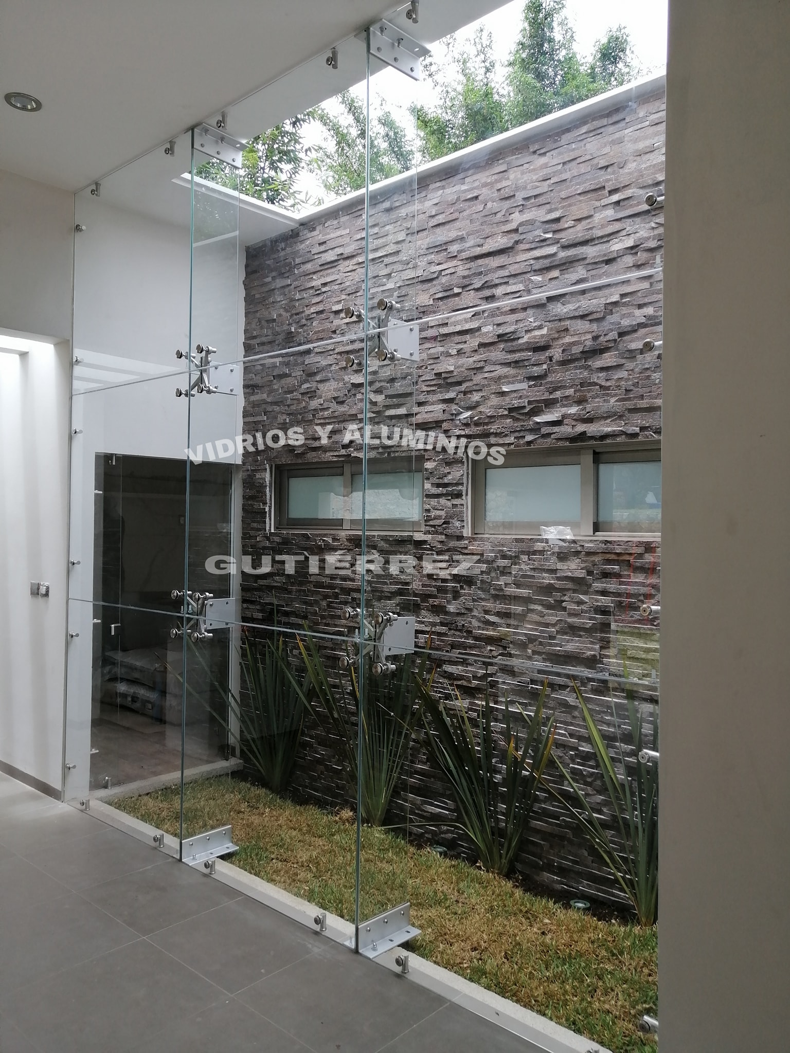 Fachada con vidrio templado de 10mm México