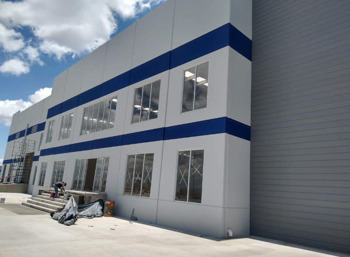 Canceleria de aluminio para nave industrial México