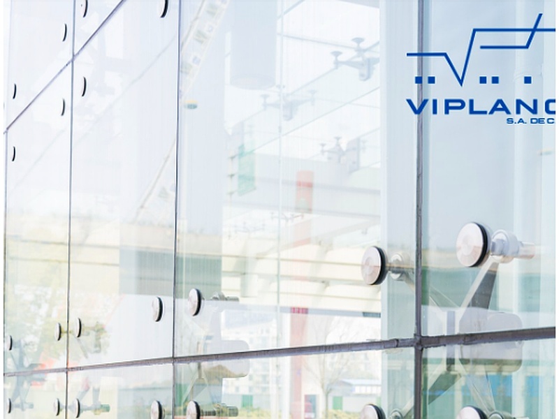 Cerradura con vidrio templado México VIPLANO S.A. DE C.V.