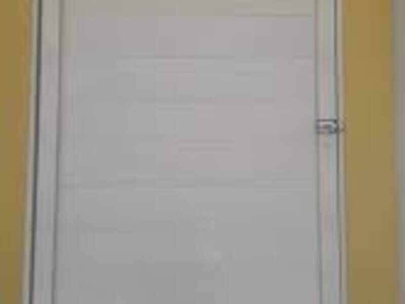 Puerta aluminio General Escobedo