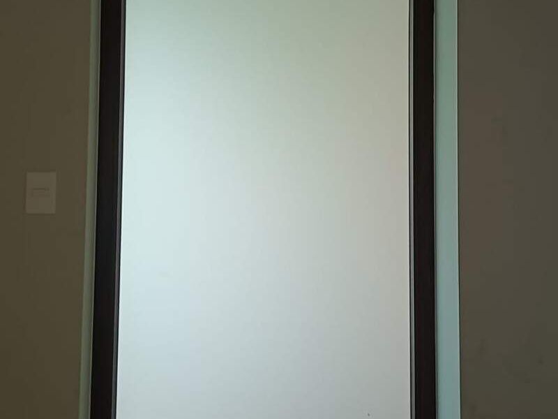 Puerta de aluminio en Pilcaya 