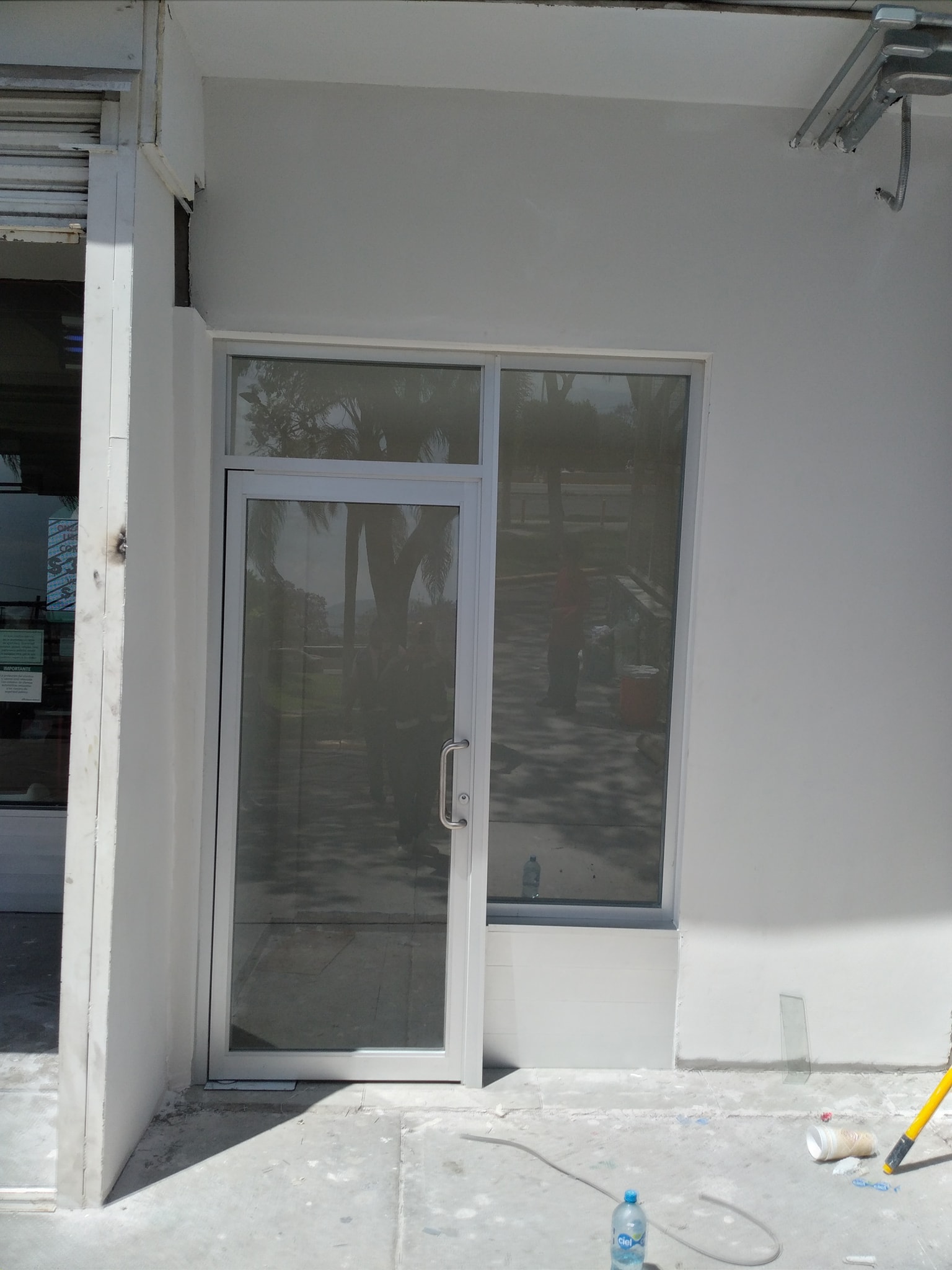 Puerta de vidrio y marco de aluminio Mexico