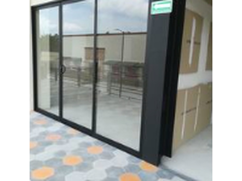 Puertas corredizas de aluminio México GOMHERS