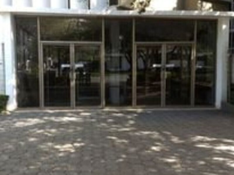 Puerta batiente doble Apodaca