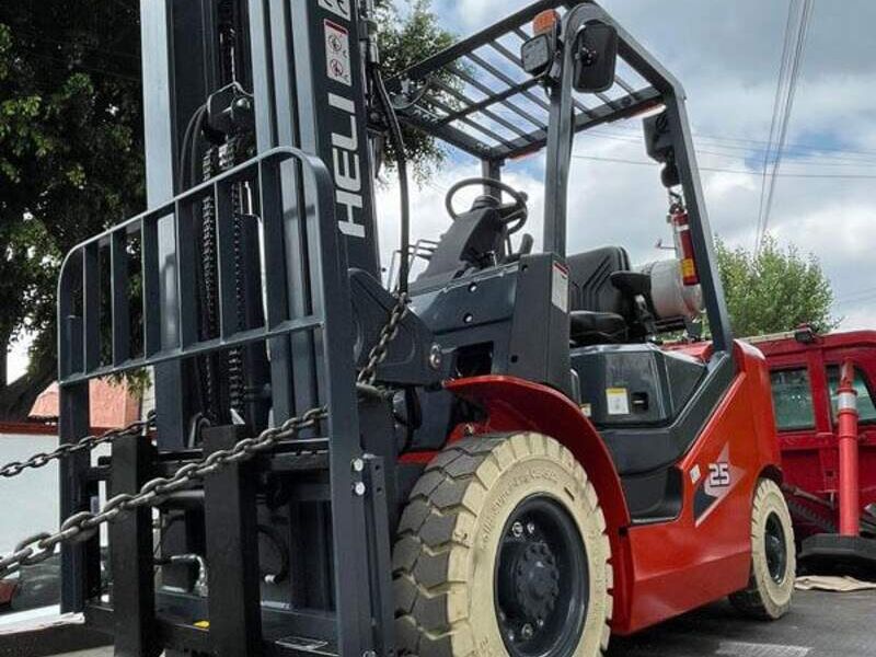 Montacargas equipo rojo en Ciudad de Morelos