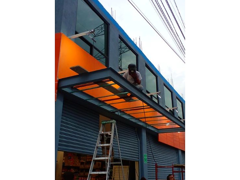 Techo suspendido de estructura metálica