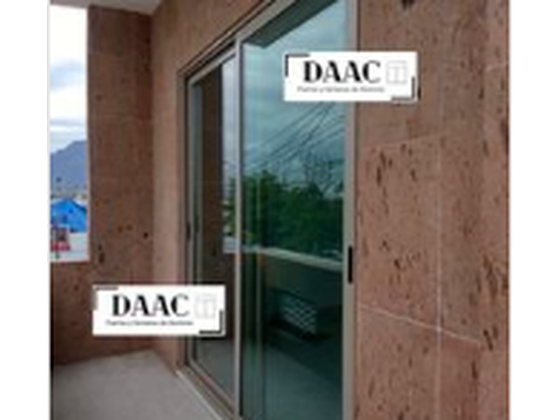 Puertas correderas de cristal para salas de casas México DAAC PUERTAS Y VENTANAS DE ALUMINIO, CANCELES DE BAÑO, BARANDALES DE VIDRIO TEMPLADO,ESPEJOS 