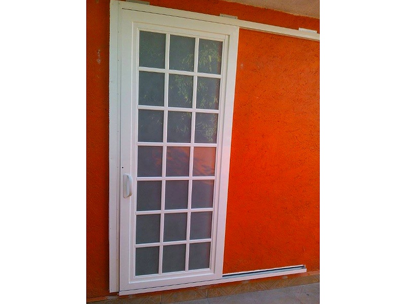 PUERTA CORREDIZA BLANCA DE ALUMINIO Y VIDRIO MEXICO