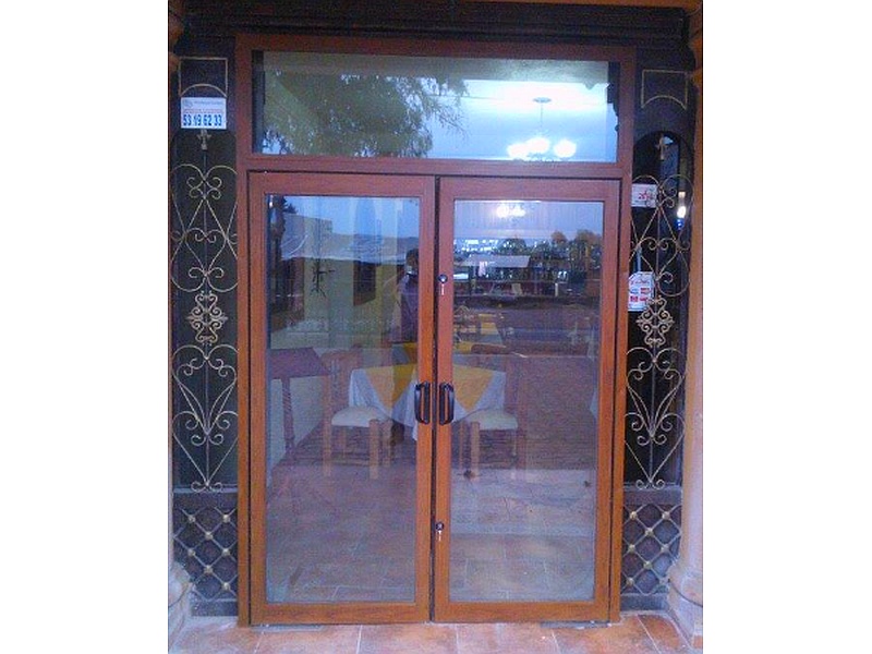 PUERTA DE VIDRIO DOBLE MARCO DE MADERA MEXICO