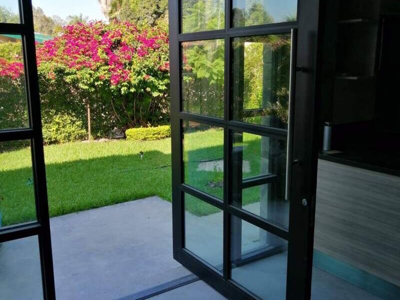 Puerta Pivotante en Tijuana 