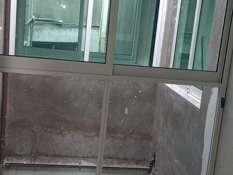 Ventana blanca de aluminio México