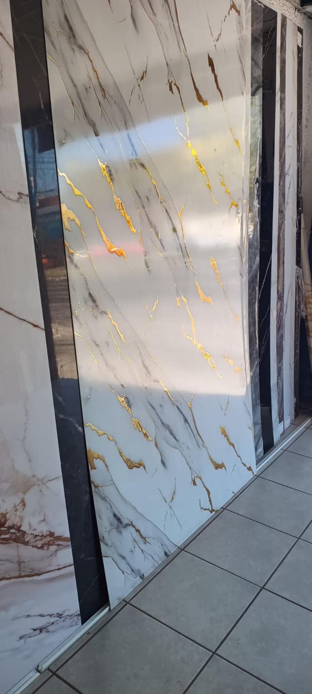 Mármol blanco con dorado México