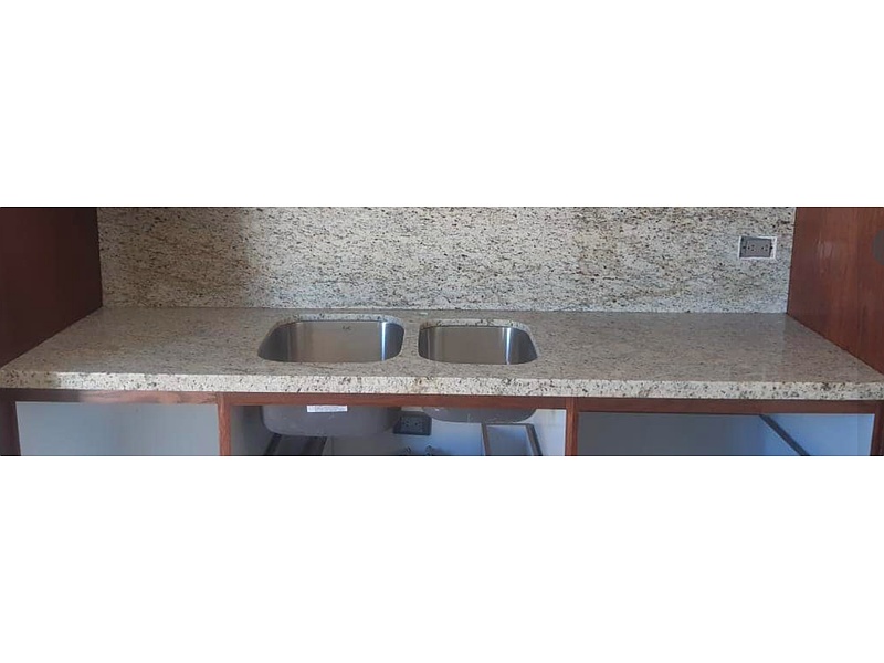 Mesón beige de granito Mexico