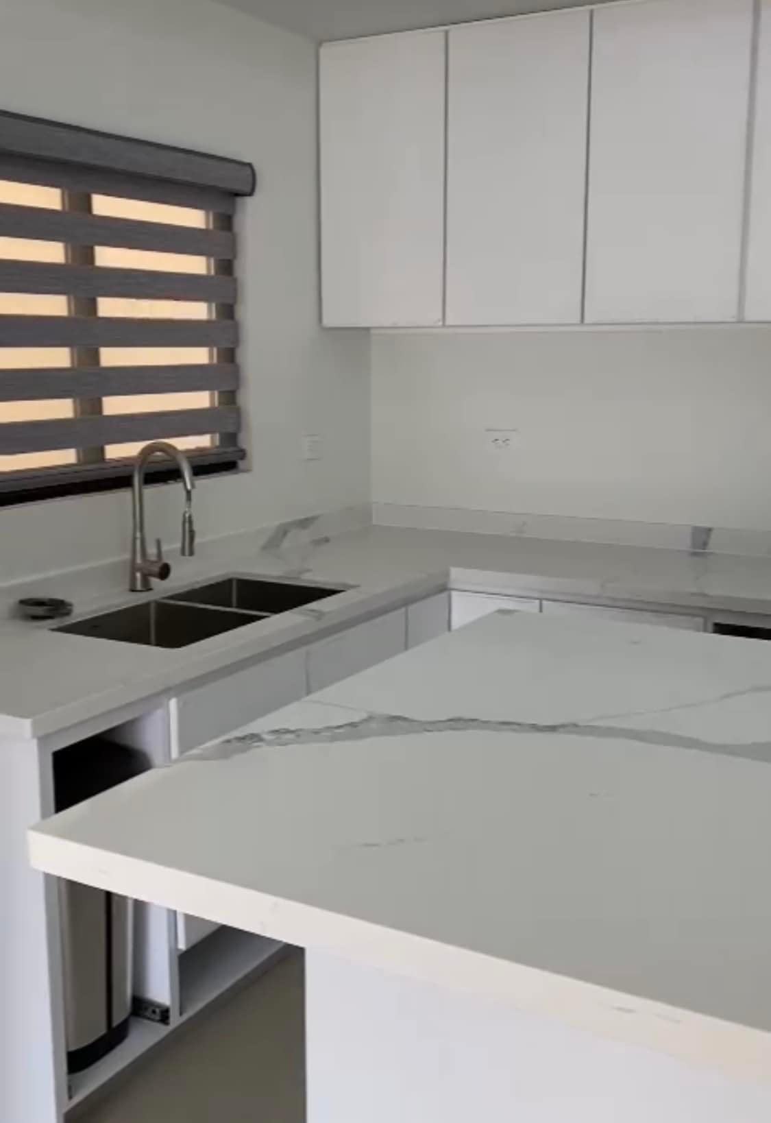 Meson de cuarzo blanco rayado gris mexico