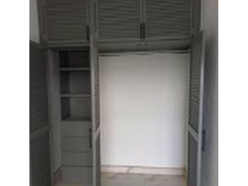 Clóset de madera en color gris México MADERERIA CORTEZ