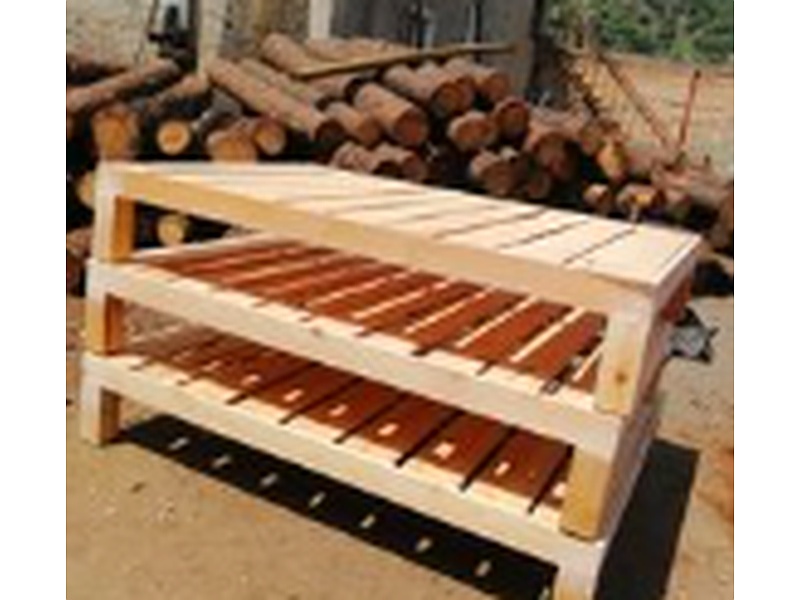 Estantería de madera en sala México MADERERIA CORTEZ