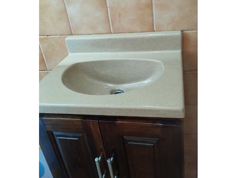 mueble de baño con madera México Marmol y Granito Zamora