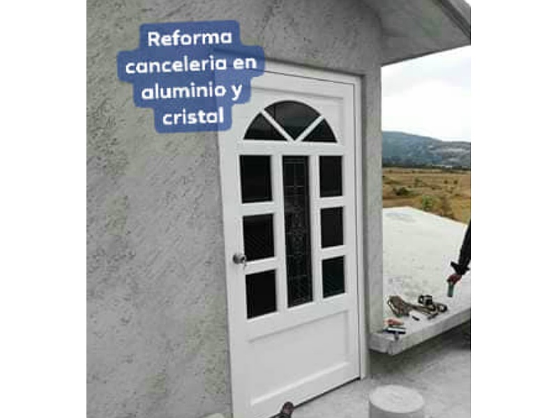 Puerta de aluminio y madera México