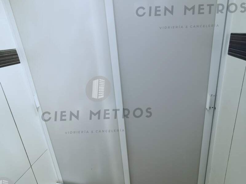 Puerta corrediza para baño CDMX