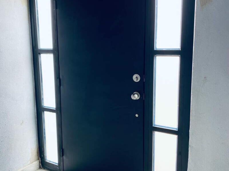 Puerta de madera en Tijuana 