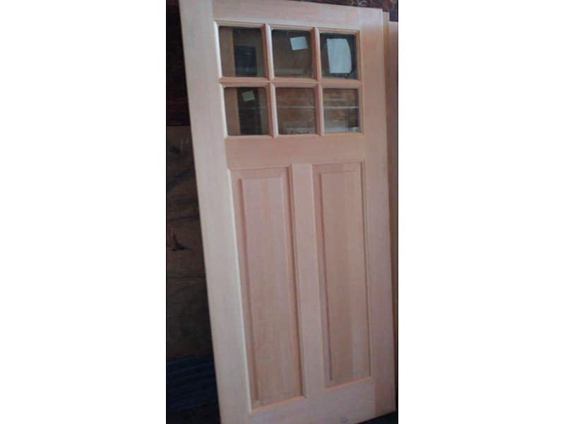 Puerta de madera con 6 perfiles México
