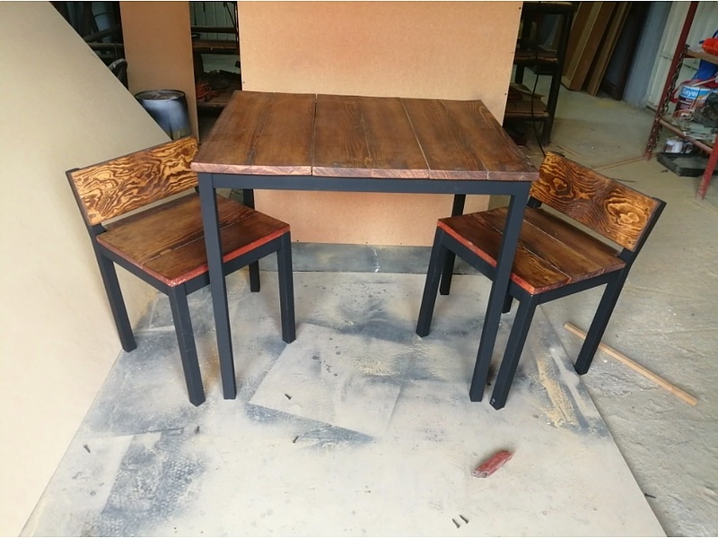Mesa y dos puestos en madera México