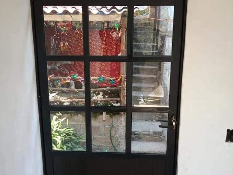 Puerta negra de aluminio méxico