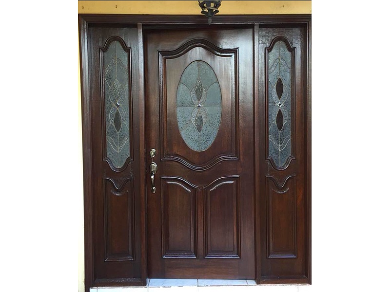 Puerta café de madera con vidrio Mexico