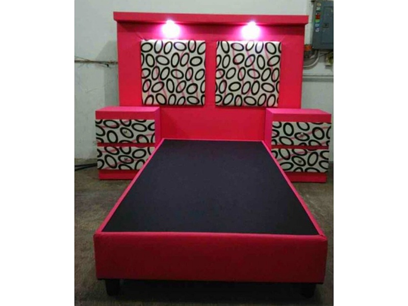 cama tapiz rojo Aguascalientes KIVA muebles saldos y remates