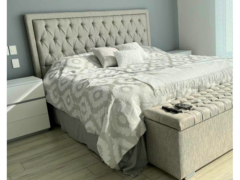 cama tapizada gris México Muebles Tres Palacios