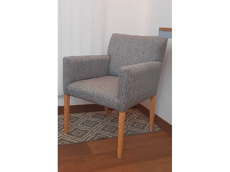 silla tapizada gris México Muebles Tres Palacios