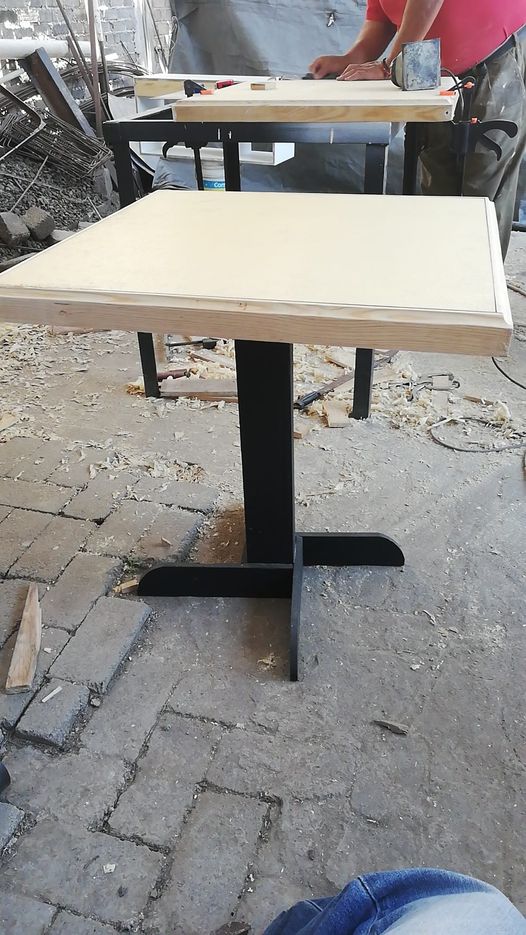 Mesita de madera CDMX