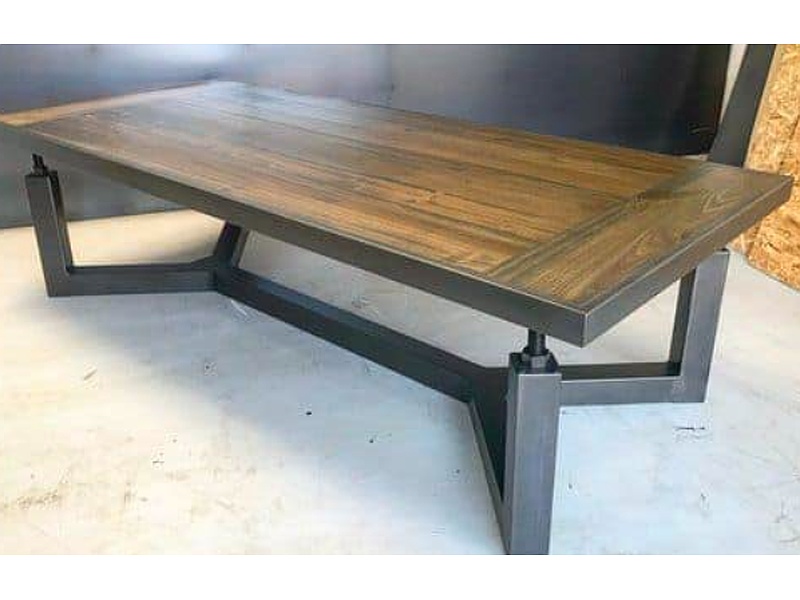 Mesa de comedor de madera con metal Mexico